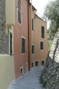 Properties for sale in Italy, on the Italian Rivieras, in the Italian Lakes and Tuscany.